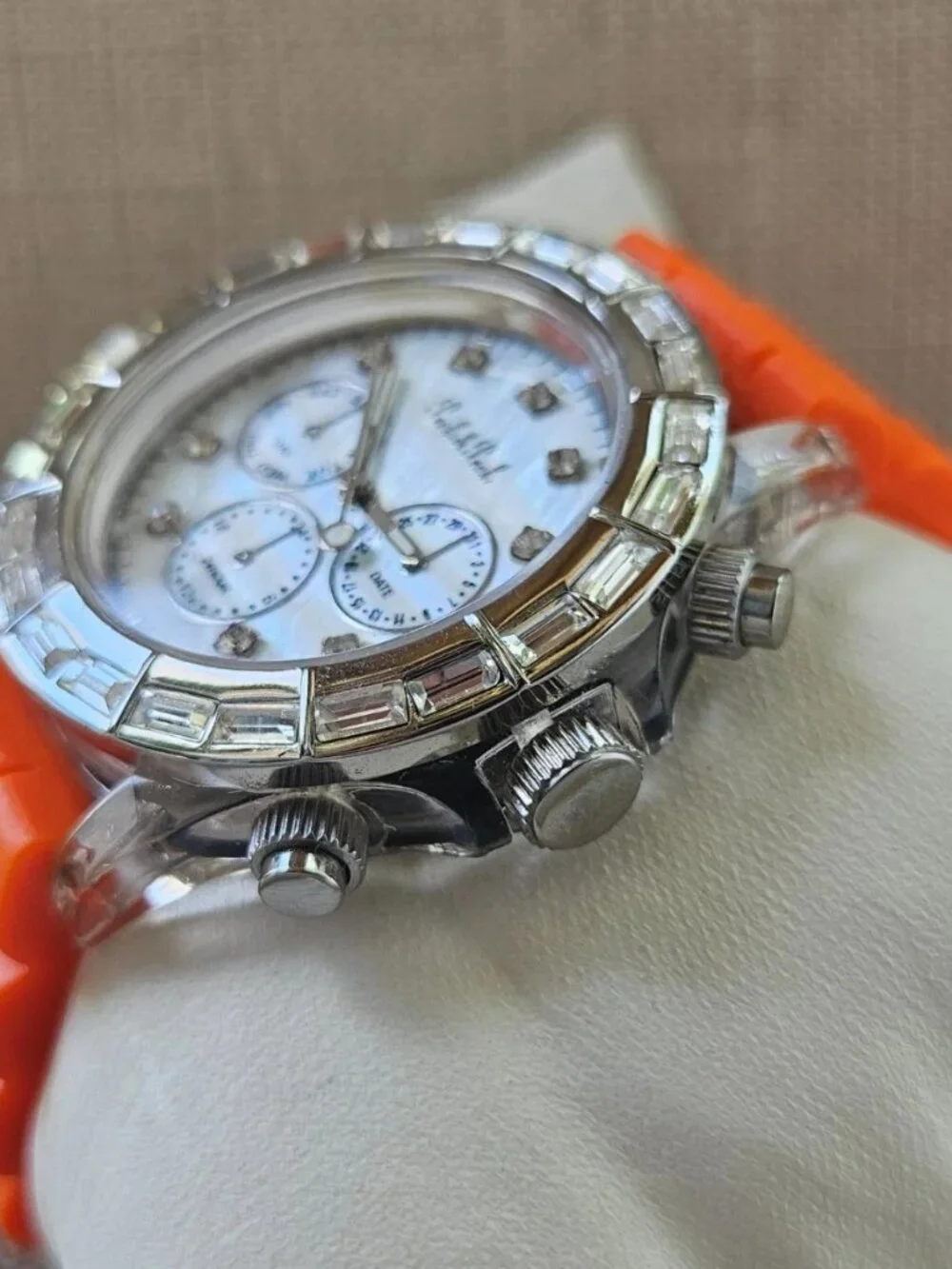 Peck & Peck Wristwatch Crystals Accent Bezel Analog Quartz Fashion Unisex Watch